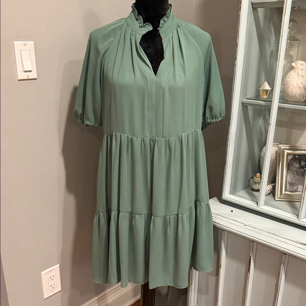 Green short sleeve dress